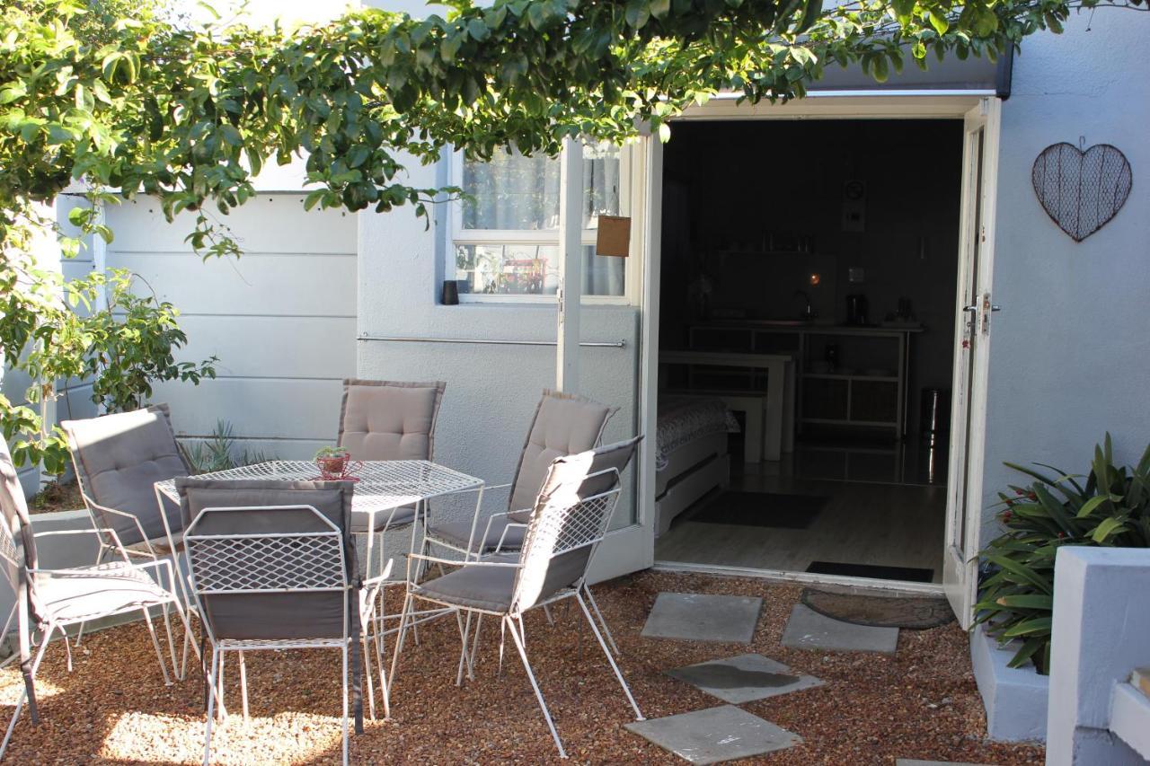 25 On Fitzpatrick Apartment Parow Exterior photo